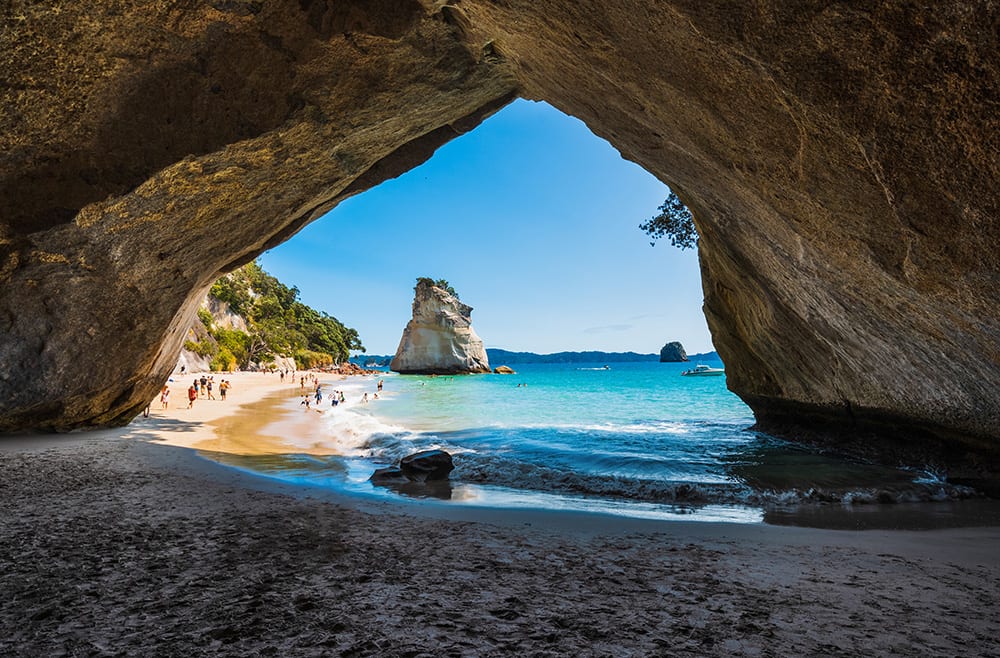 Cathedral Cove, na Nova Zelândia, é a praia de Nárnia onde os irmãos Pevensie chegam no segundo filme da saga
